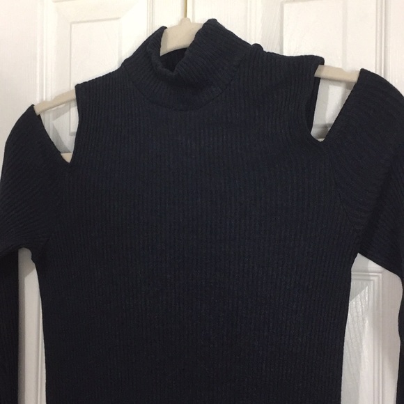 🛎 Splendid cold shoulder sweater dress medium (N) - Picture 3 of 6